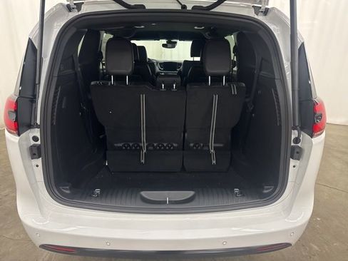 New 2026 Chrysler Pacifica Select w/ S Appearance Package image 21
