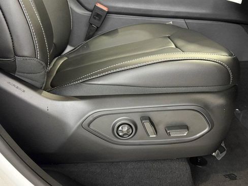 New 2025 Jeep Grand Cherokee Limited w/ Luxury Tech Group II image 11