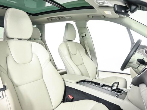 Used 2025 Volvo XC90 T8 Plus w/ Protection Package Premier AWD/4WD image 23