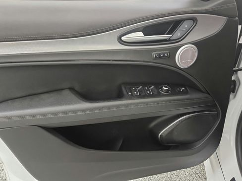 Used 2022 Alfa Romeo Stelvio Veloce AWD/4WD image 19