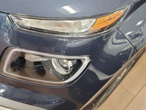 Used 2025 Hyundai Venue Limited FWD image 12