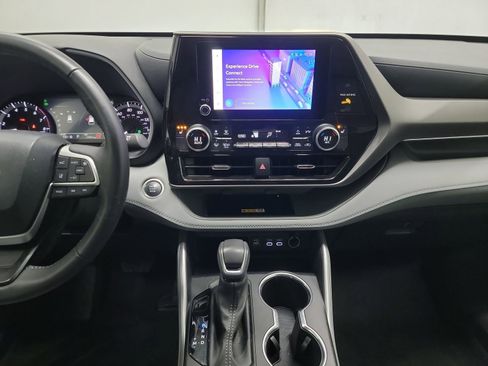Used 2024 Toyota Highlander XLE image 20
