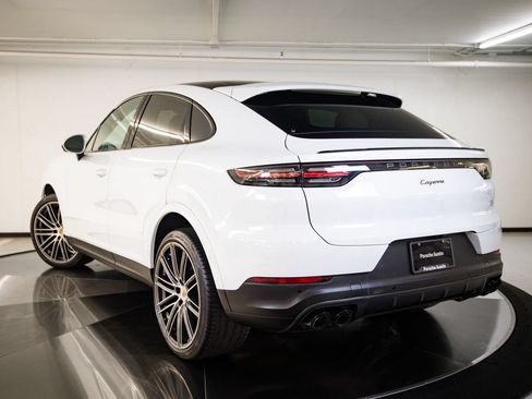 Certified 2023 Porsche Cayenne Platinum Edition AWD/4WD image 3