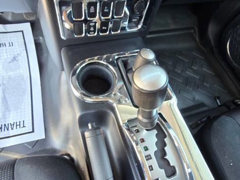 Used 2007 Toyota FJ Cruiser 4WD image 25