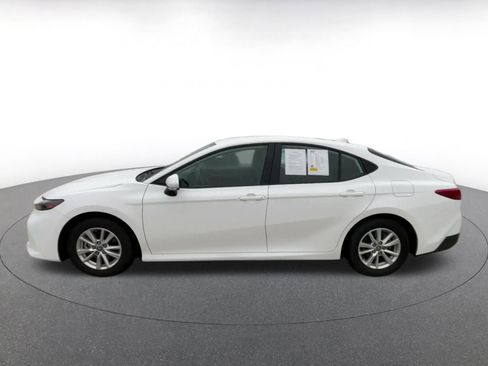 Used 2025 Toyota Camry LE image 9
