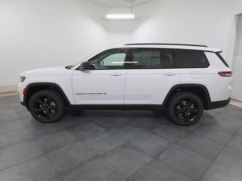 New 2025 Jeep Grand Cherokee L Altitude image 2