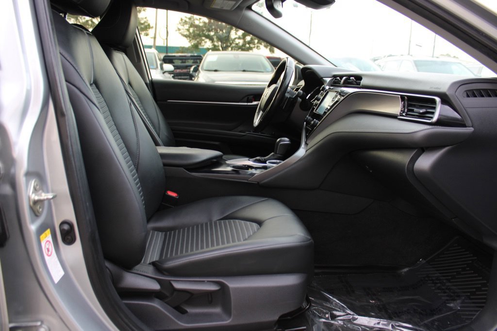 Used 2019 Toyota Camry SE w/ Convenience Package FWD image 13