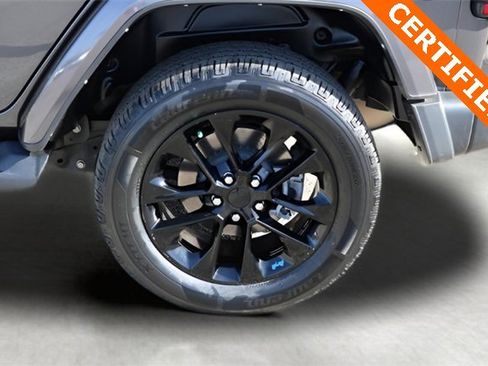 Used 2022 Jeep Wrangler Unlimited Sahara image 9