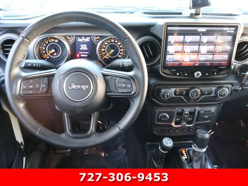 Used 2021 Jeep Gladiator Willys image 17