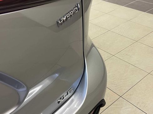 Certified 2024 Toyota Highlander XLE image 8