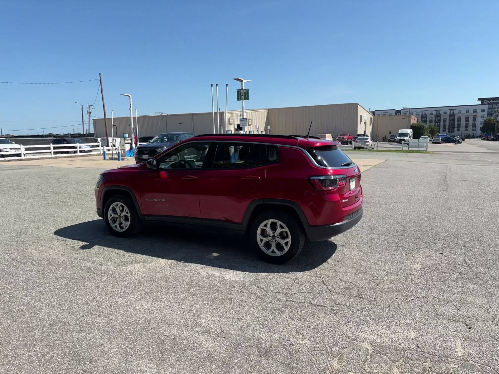 Used 2025 Jeep Compass Latitude AWD/4WD image 9