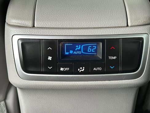Used 2016 Toyota Highlander Plus w/ Preferred Accessory Package FWD image 15