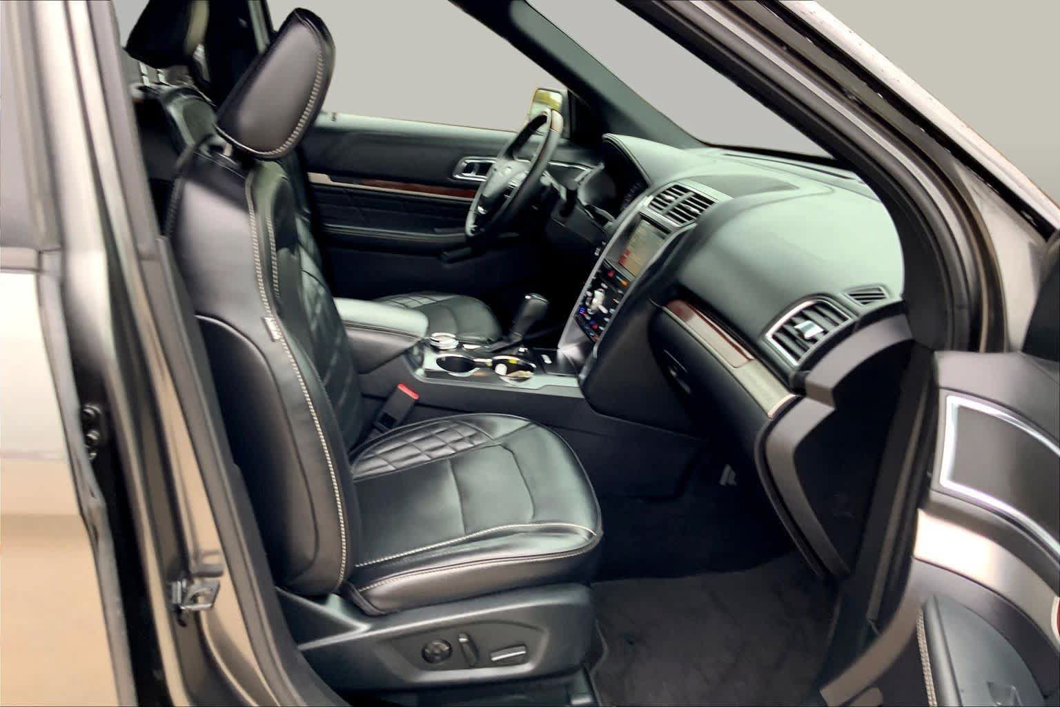 Used 2019 Ford Explorer Platinum AWD/4WD image 9