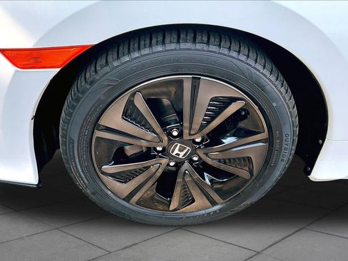 Used 2018 Honda Civic EX image 11