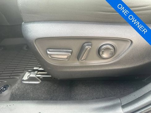 Used 2025 Toyota RAV4 XLE FWD image 12