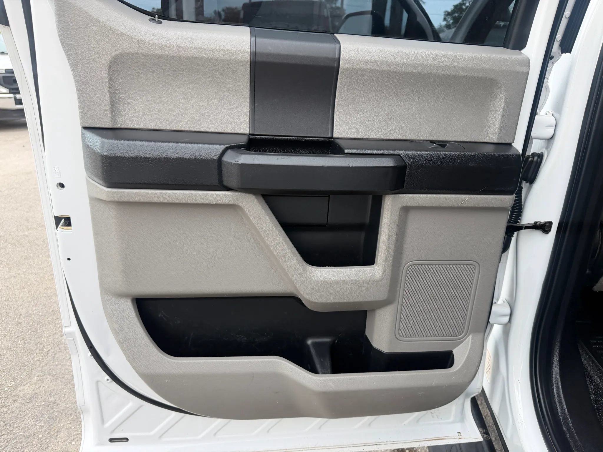 Used 2019 Ford F350 4x4 Crew Cab XL DRW w/ Power Equipment Group image 15
