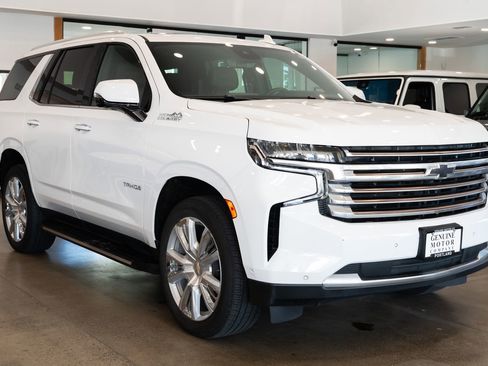 Used 2024 Chevrolet Tahoe High Country w/ Advanced Technology Package AWD/4WD image 3