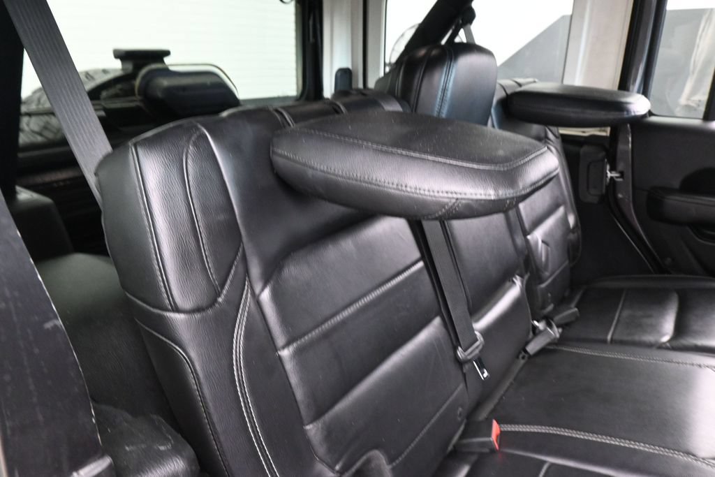 Used 2018 Jeep Wrangler Unlimited Sahara AWD/4WD image 35