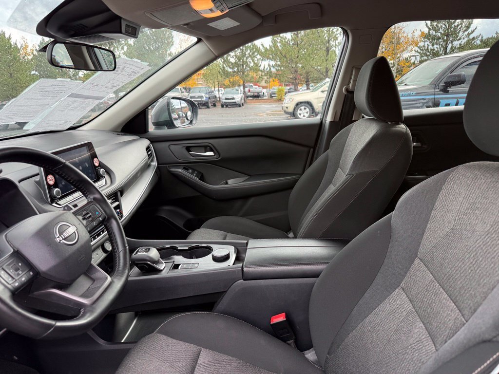 Used 2025 Nissan Rogue SV AWD/4WD image 23