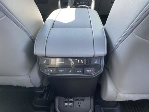 Used 2021 Toyota Highlander Platinum AWD/4WD image 31
