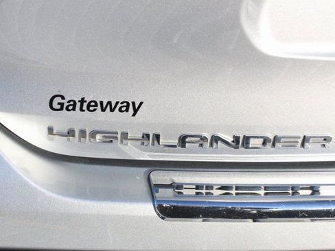 Used 2021 Toyota Highlander LE image 51