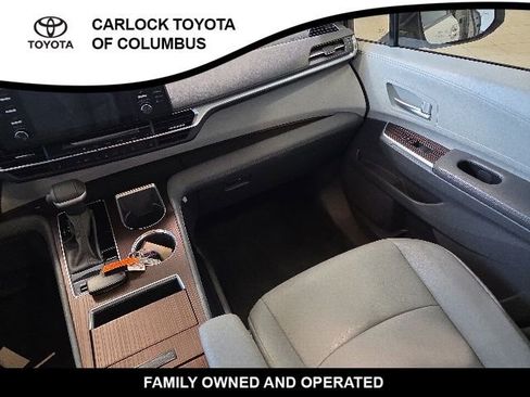 Used 2024 Toyota Sienna XLE FWD image 20