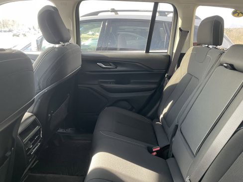 Used 2023 Jeep Grand Cherokee Laredo w/ Luxury Tech Group I image 8