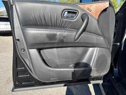 Used 2024 Nissan Armada SL w/ Captain's Chairs Package image 10