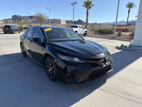 Used 2021 Toyota Camry SE w/ Blackout Package (TMS) image 3