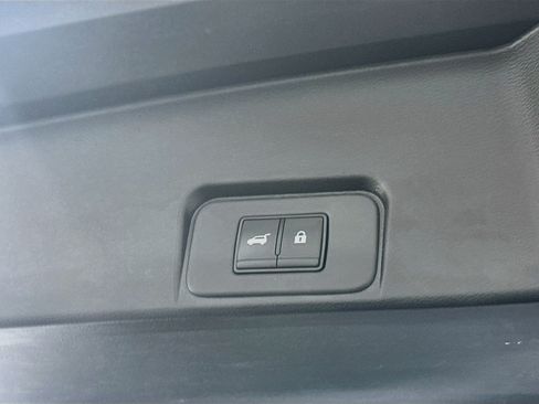 Used 2025 Nissan Rogue SV AWD/4WD image 30