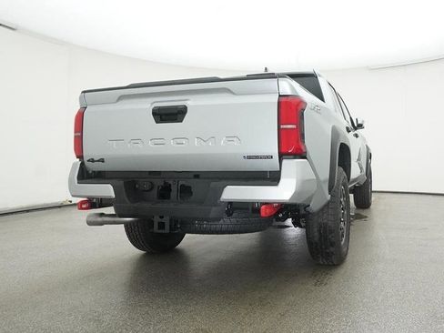 Certified 2025 Toyota Tacoma TRD Off-Road image 24