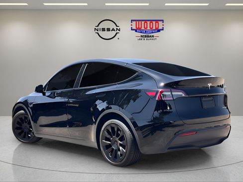 Used 2022 Tesla Model Y Long Range AWD/4WD image 4