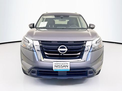 Used 2024 Nissan Pathfinder SV FWD image 2