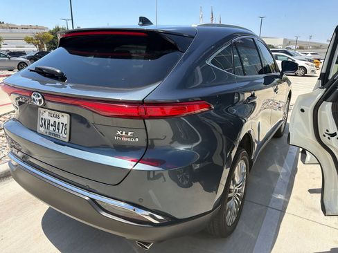 Used 2022 Toyota Venza XLE AWD/4WD image 6
