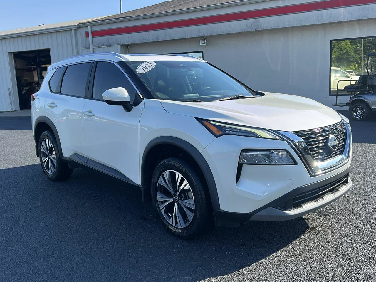 Used 2023 Nissan Rogue SV w/ SV Premium B Package FWD image 3