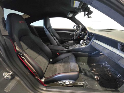 Used 2018 Porsche 911 GT3 RWD image 12