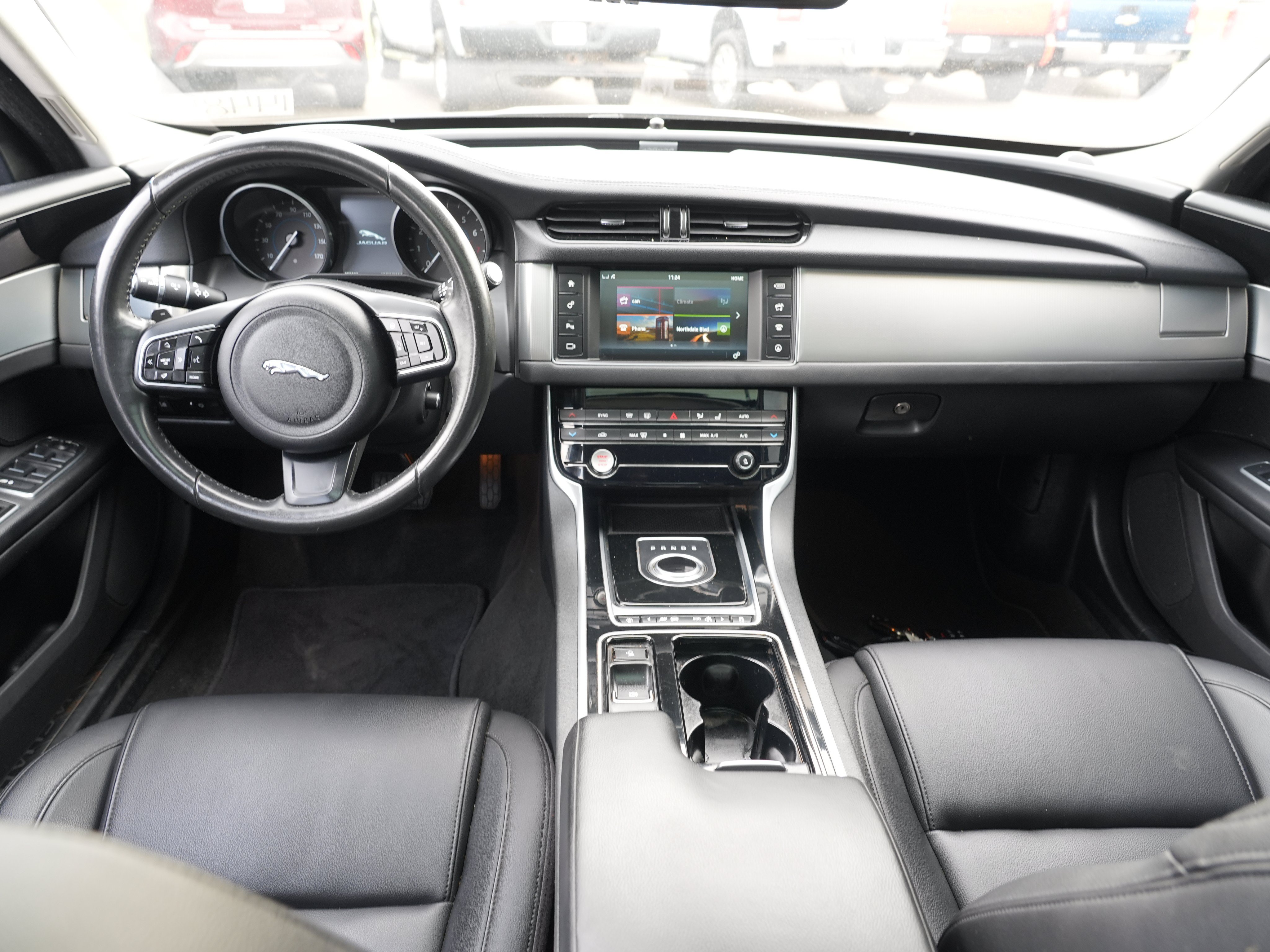 Used 2018 Jaguar XF Premium AWD/4WD image 26