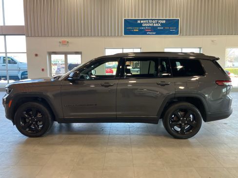 Used 2023 Jeep Grand Cherokee L Laredo image 8