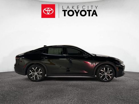 Used 2023 Toyota Crown Limited image 9