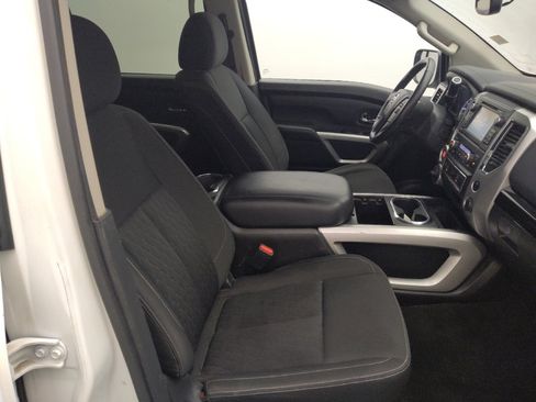 Used 2018 Nissan Titan SV w/ SV Convenience Package AWD/4WD image 21