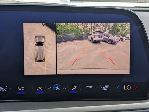 New 2025 Chevrolet Traverse LT w/ Enhanced Driving Package image 8