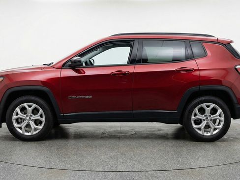 Used 2025 Jeep Compass Latitude image 5