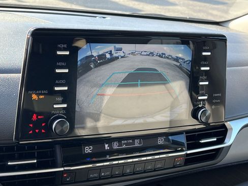 Used 2023 Toyota Sienna XLE image 19