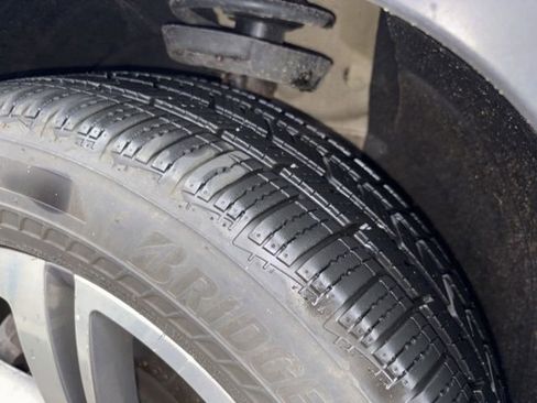 Used 2019 GMC Terrain SLT w/ Preferred Package image 2