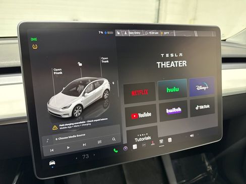 Used 2022 Tesla Model Y Long Range image 27