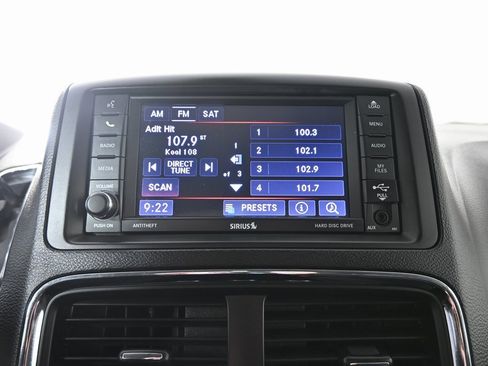 Used 2019 Dodge Grand Caravan SE w/ UConnect Hands-Free Group image 27