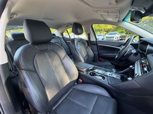 Used 2025 Genesis G70 2.5T AWD/4WD image 37