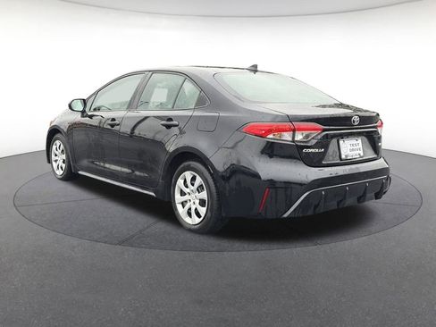 Used 2023 Toyota Corolla LE image 3
