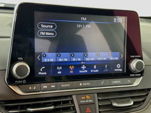 Used 2024 Nissan Altima 2.5 SV FWD image 14