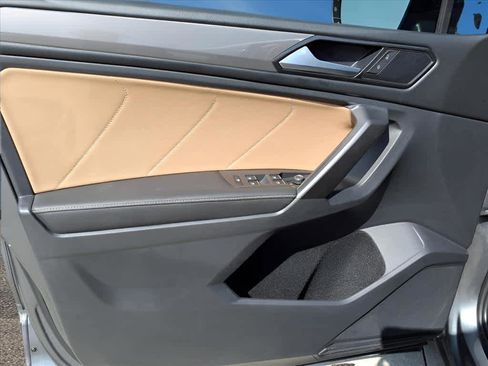 Used 2022 Volkswagen Tiguan SE image 12